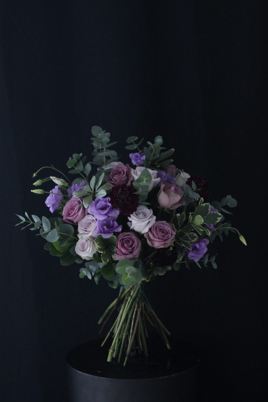 Lavender-rose-dozen-bouquet–900×1350