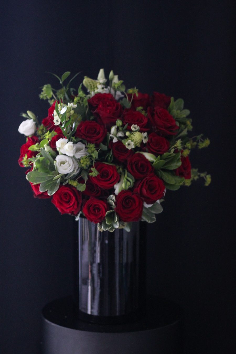 Red-rose-double-dozen-vase-900×1350