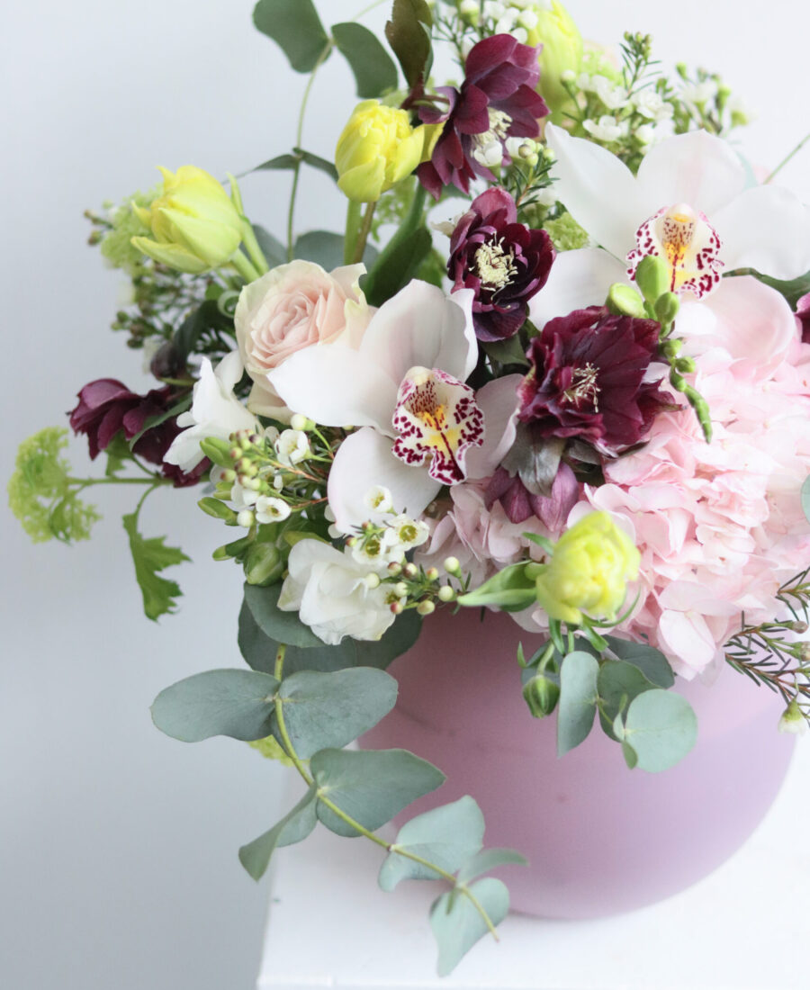 Plum blossom vase closeup-1