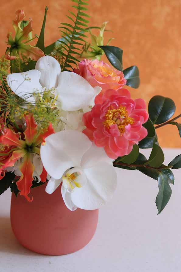 Plaoma mamma small vase closeup-1