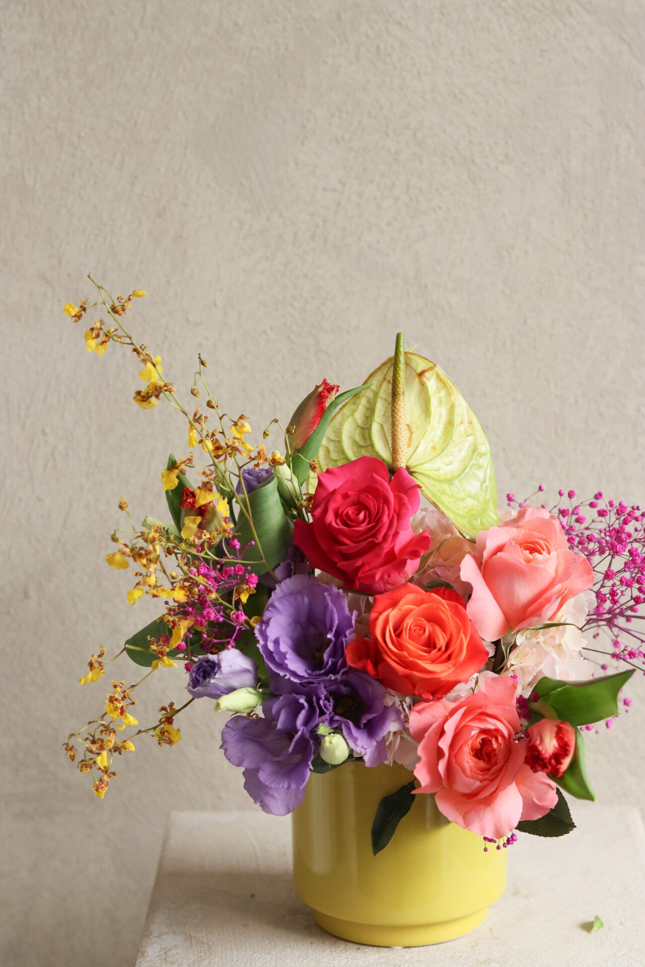 No ordinary love small vase closeup-1