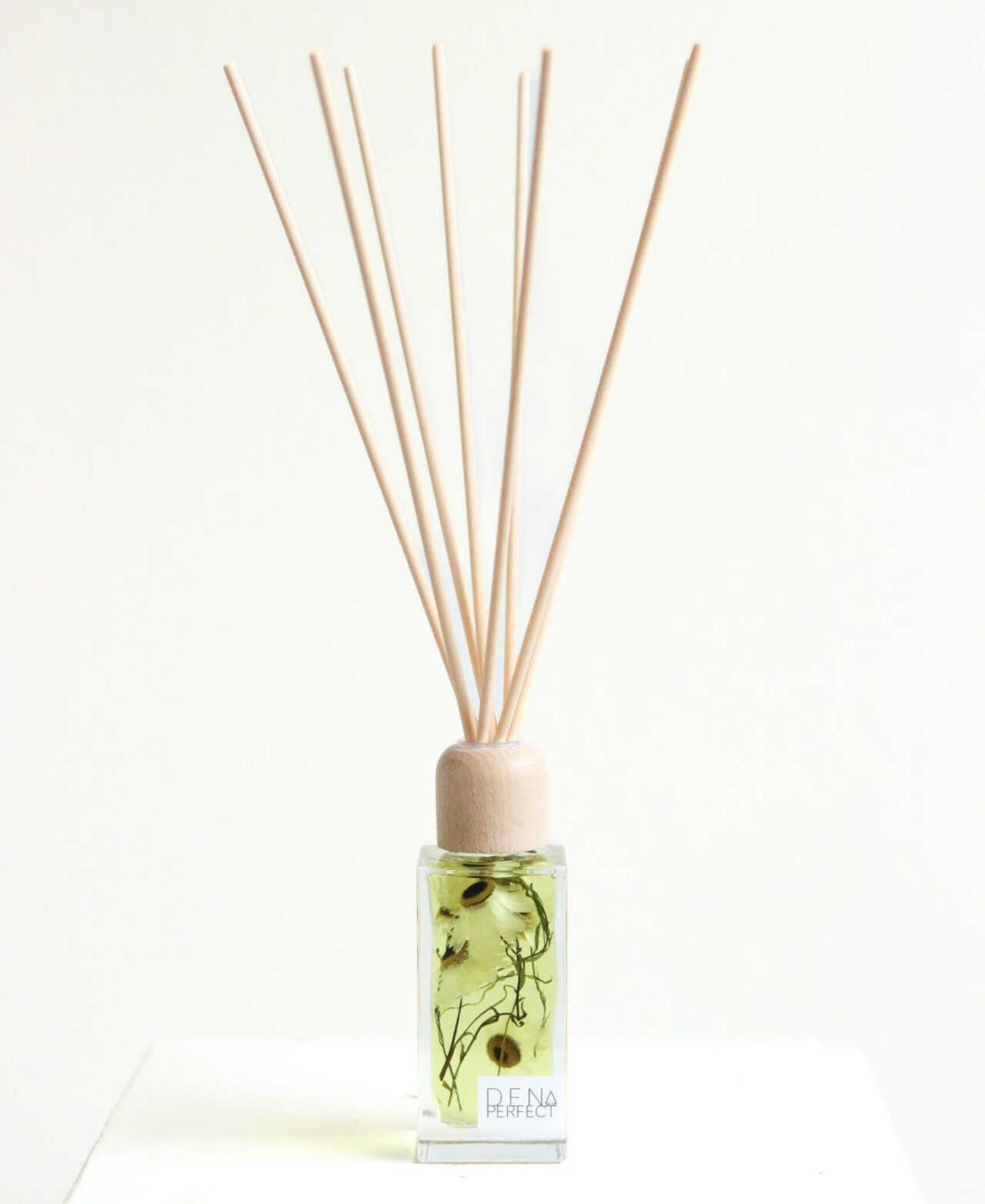 DEN Perfect Botanical Reed Diffusers | PistilFlowers