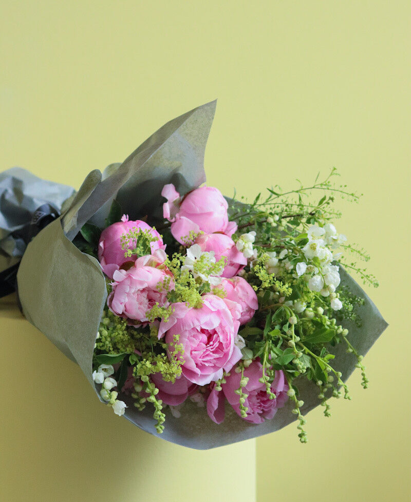 Proud peonies frad bouquet closeup-1