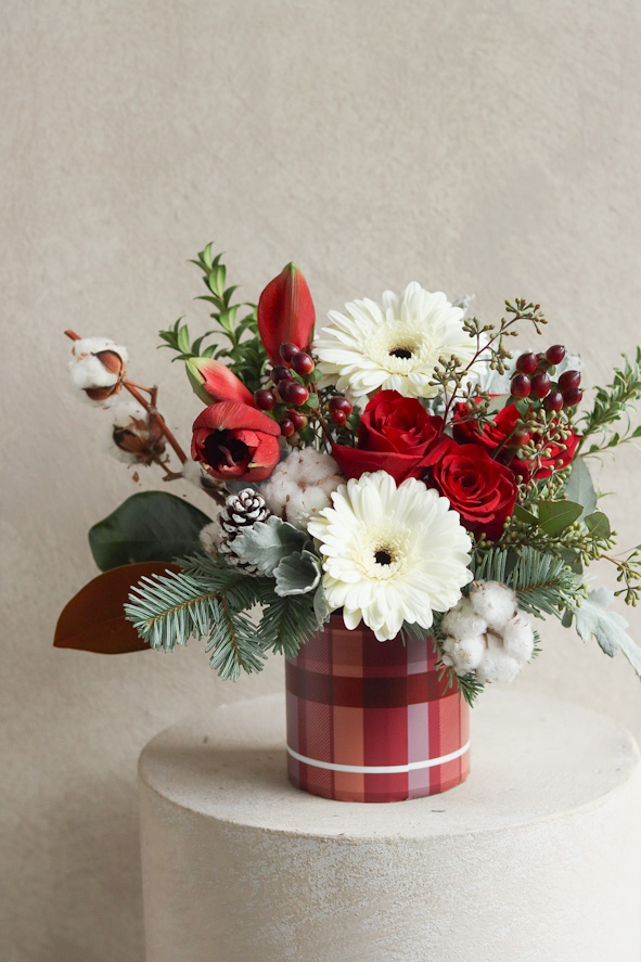 Plaid tidings small vase closeup-1